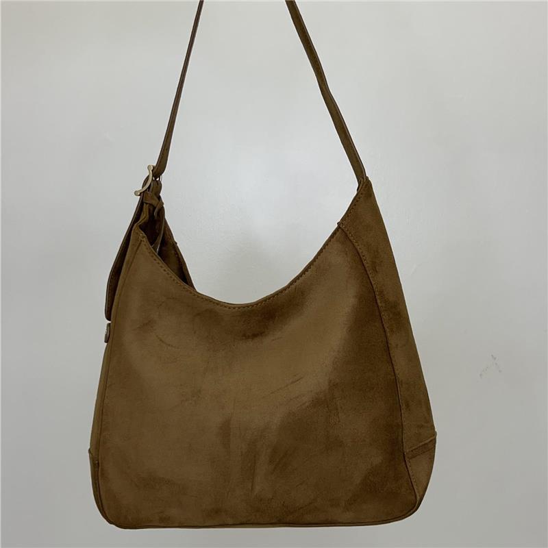 borsa modello mezza luna astra